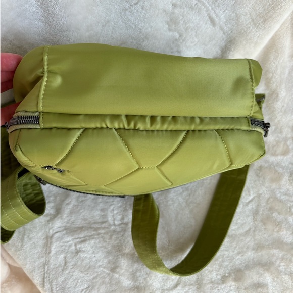 EUC Lug Bebop crossbody bag (purse, Grass Green/Aloha Sand) - Picture 9 of 12